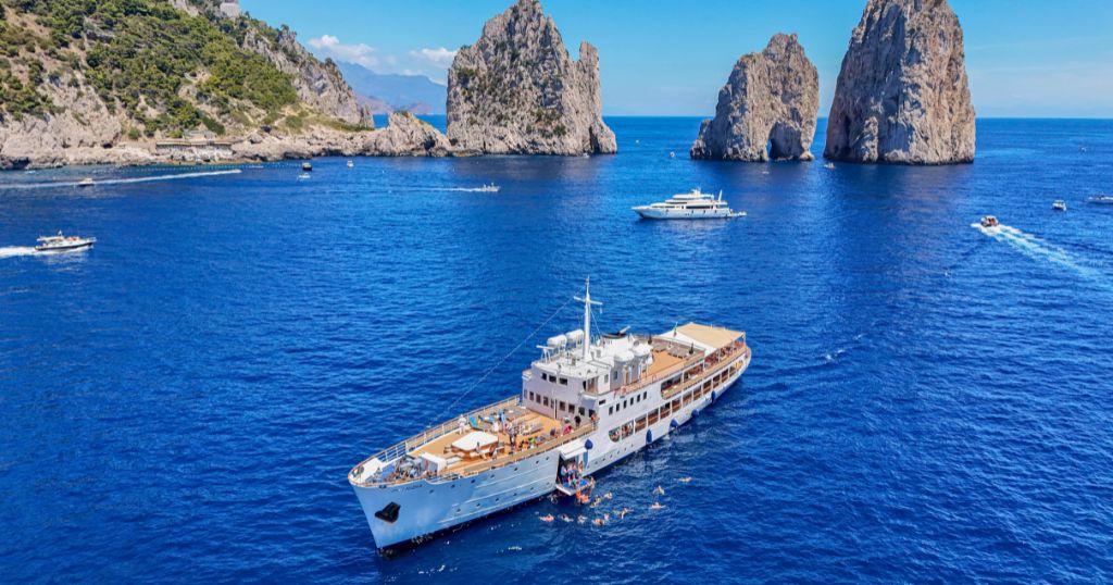 Motonave Patrizia sailing in front of Capri’s Faraglioni